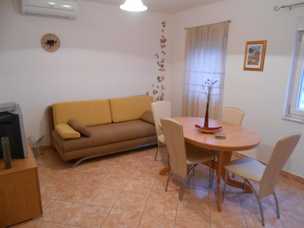 Apartments Luvi Trogir Oda fotoğraf