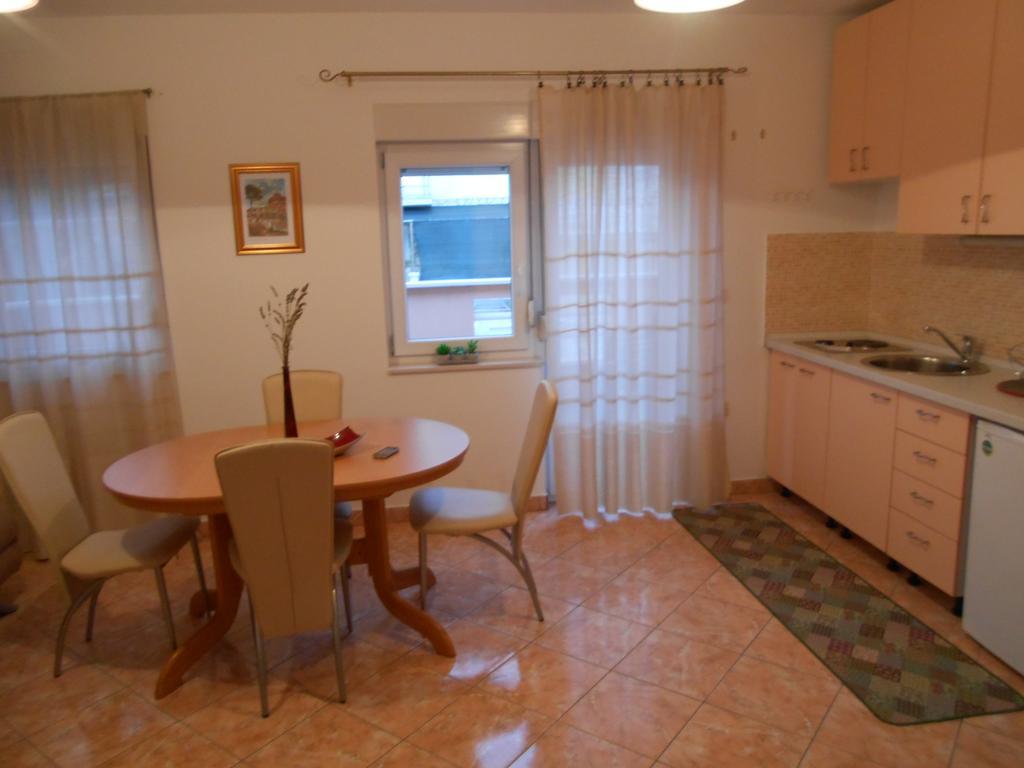 Apartments Luvi Trogir Oda fotoğraf